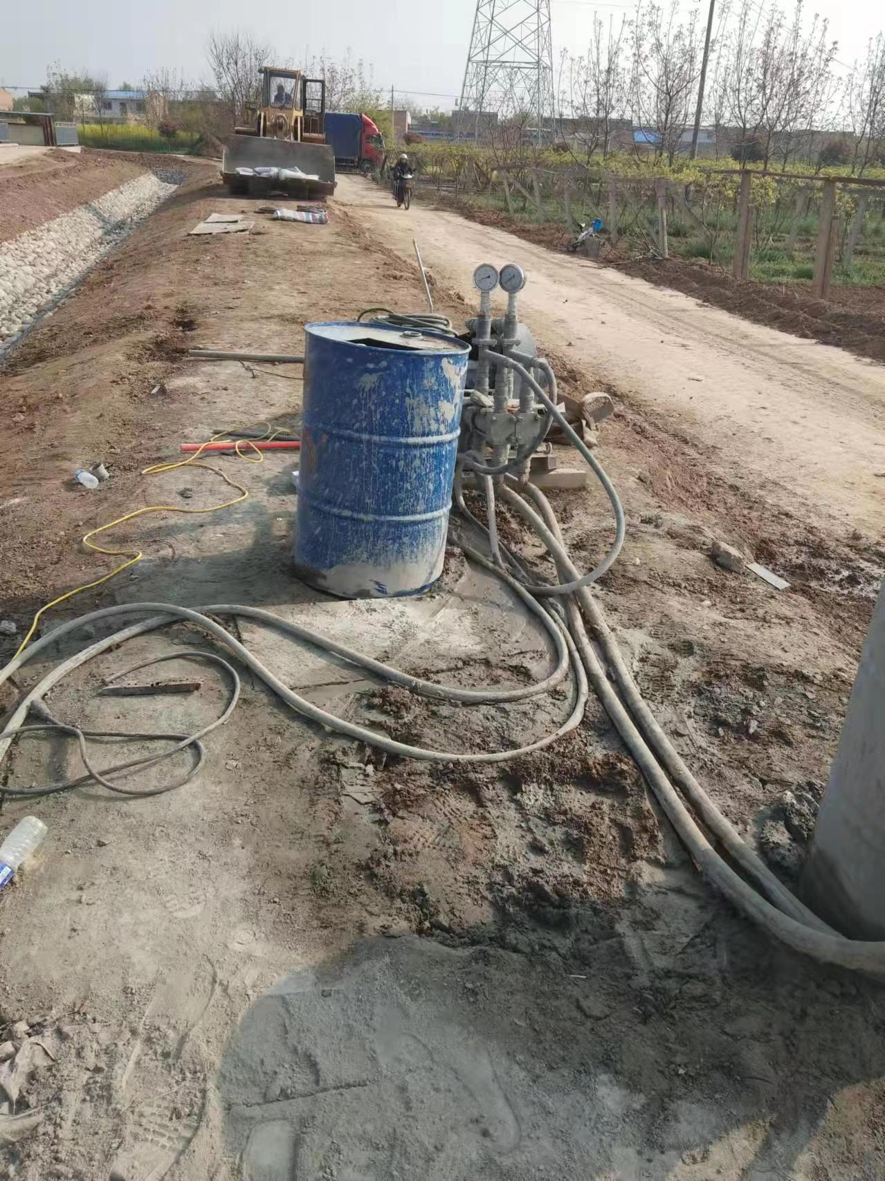 鹰手营子矿顶管注浆